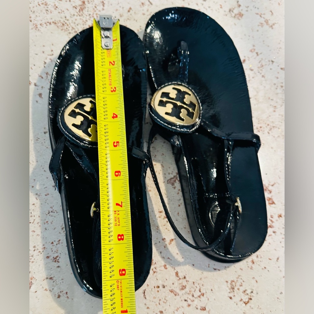 Tory Burch Dillan Sandal Black Patent Leather Gold
Logo Thong Sandals Sz 7-7.5 - Picture 5 of 11